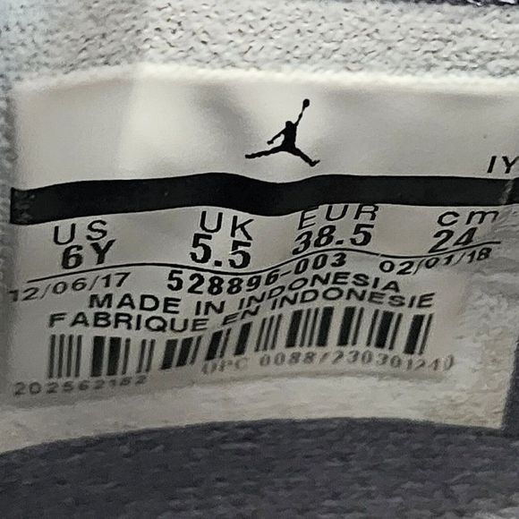 Nike Air Jordan 11 XI Retro Low Cool Wolf Gray Shoes 528896-003 Youth Size 6Y - Picture 9 of 9